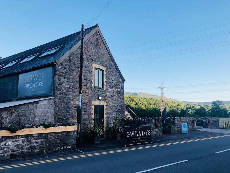 Sgwd Gwladys Lodge Pontneddfechan Buitenkant foto