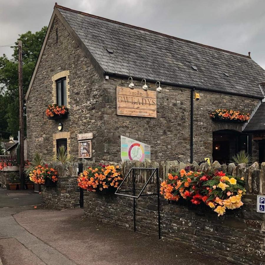 Sgwd Gwladys Lodge Pontneddfechan Buitenkant foto